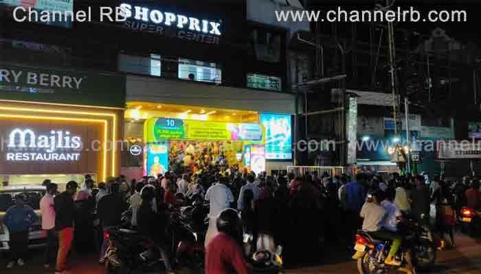 You are currently viewing ഉപഭോക്താക്കളുടെ അപ്രതീക്ഷിത ഒഴുക്ക്; ഉത്സവ പ്രതീതിയായി ഷോപ്പ്രിക്‌സിൻ്റെ മിഡ്നൈറ്റ് സെയിൽ