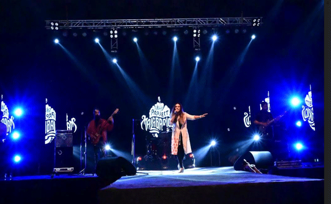 You are currently viewing മലബാറിക്കസിൻ്റെ പാട്ടിലലിഞ്ഞ് ബേക്കല്‍; സംഗീത നിശ ആസ്വദിക്കാനെത്തിയത് പതിനായിരങ്ങള്‍