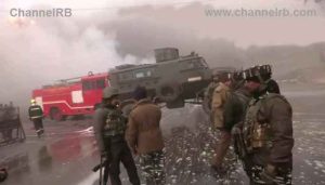 Read more about the article മൂന്ന് ഭീകരരെ സുരക്ഷാ സേന വധിച്ചു; ജമ്മുവില്‍ ഏറ്റുമുട്ടല്‍, ട്രക്കിന് തീപിടിച്ചു