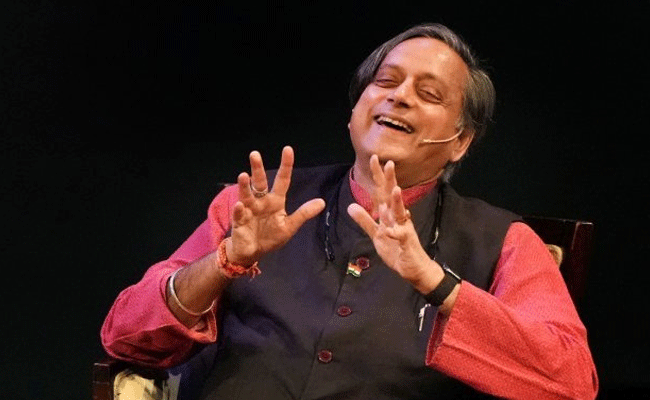 You are currently viewing വീഴ്ച പറ്റിയെങ്കില്‍ കണ്ടുപിടിക്കൂ; യൂത്ത് കോണ്‍ഗ്രസ് പരിപാടി എങ്ങനെ പാര്‍ട്ടി വിരുദ്ധമാകുമെന്ന് ശശി തരൂര്‍