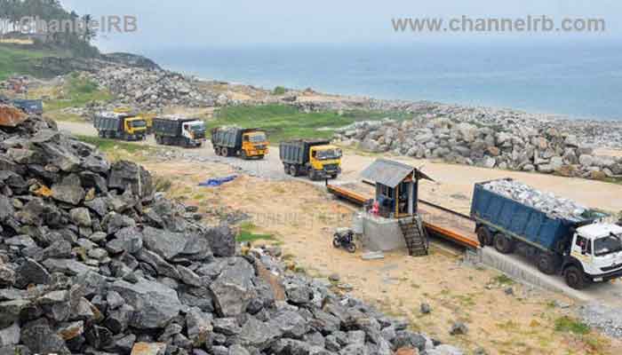 Read more about the article അതാണ് അദാനി; ഒറ്റദിവസം കൊണ്ട് എത്തിച്ചത് 126 ലോഡ് കരിങ്കല്ല്, തുറമുഖ നിര്‍മ്മാണം ശരവേഗത്തില്‍