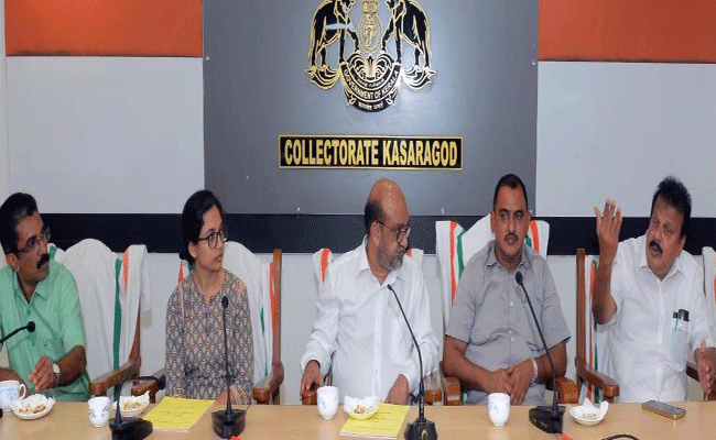 Read more about the article വോട്ടര്‍ പട്ടികയുമായി ആധാര്‍ കാര്‍ഡ് ലിങ്ക് ചെയ്യുന്നതില്‍ കാസര്‍കോട് ജില്ല വളരെ പിറകിൽ; രാഷ്ട്രീയ പാര്‍ട്ടികള്‍ സഹകരിക്കണമെന്ന് വോട്ടര്‍ പട്ടിക നിരീക്ഷകന്‍