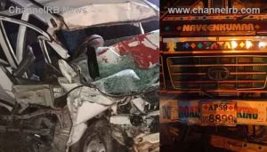 Read more about the article ആലപ്പുഴ ദേശീയ പാതയില്‍ വാഹനാപകടം; അഞ്ചുപേർ മരിച്ചു, അപകട കാരണം വ്യക്തമല്ല