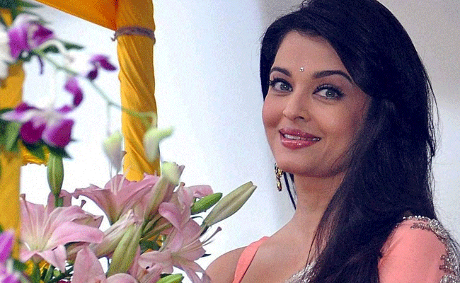 Read more about the article നികുതി ഇനത്തിൽ അടയ്ക്കാനുള്ളത് 21,960 രൂപ; ഐശ്വര്യ റായിക്ക് നോട്ടീസ് നൽകി നികുതി വകുപ്പ്