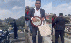 Read more about the article ഫ്ലൈ ഓവറിൽ നിന്ന് നോട്ടുകൾ വാരി താഴേക്കെറിഞ്ഞ് യുവാവ്; പണം വാരാൻ ഓടിക്കൂടി ആളുകൾ; ബംഗളൂരുവിൽ നടന്നത്