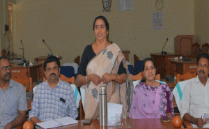 Read more about the article ബുള്ളറ്റില്‍ യാത്ര ചെയ്ത് കൊടുമുടികളും ചുരങ്ങളും താണ്ടി; പി.എൻ സൗമ്യ ഇനി കാസർകോട് ജില്ലാ പഞ്ചായത്തിൻ്റെ ഡിജിറ്റല്‍ സാക്ഷരതാ പദ്ധതിയുടെ അംബാസിഡർ