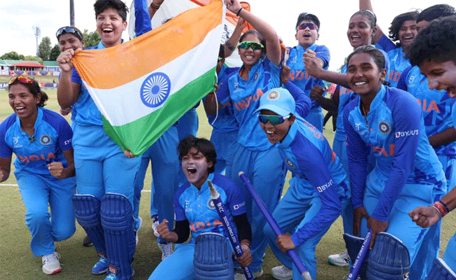 Read more about the article ഇംഗ്ലണ്ടിന് അടിപതറി; ആദ്യ ഐ.സി.സി ടി-20 അണ്ടര്‍-19 വനിതാ ലോകകപ്പില്‍ ഇന്ത്യ ചാംപ്യന്‍