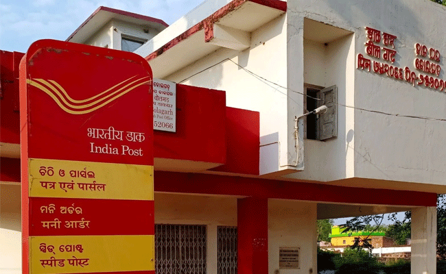 Read more about the article റിലയൻസുമായുള്ള കരാർ അവസാനിച്ചു; പിന്നാലെ സര്‍വര്‍ തകരാര്‍; രാജ്യത്തെ തപാല്‍ സര്‍വീസ് അവതാളത്തില്‍