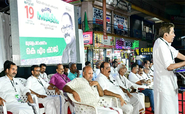 You are currently viewing ‘ഏഴര പതിറ്റാണ്ടിൻ്റെ അഭിമാനം ‘എന്ന മുദ്രാവാക്യവുമായി മുസ്‌ലിം ലീഗ് മധുർ പഞ്ചായത്ത് സമ്മേളനം; സി.ടി അഹമ്മദലി ഉദ്ഘാടനം ചെയ്തു