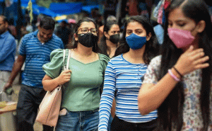 Read more about the article കൊവിഡ് നിയന്ത്രണങ്ങൾ ശക്തമാക്കി സംസ്ഥാന സർക്കാർ; സംസ്ഥാനത്ത് വീണ്ടും പൊതു ഇടങ്ങളില്‍ മാസ്‌ക് നിര്‍ബന്ധമാക്കി ഉത്തരവിറക്കി