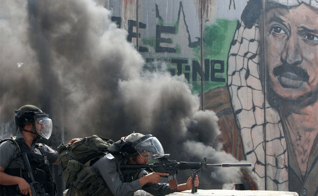 You are currently viewing ഇസ്രായേലും പലസ്തീനും; റഷ്യ-ഉക്രെയ്ന്‍ യുദ്ധം അവസാനിക്കും മുമ്പെ രണ്ട് രാജ്യങ്ങളിലും യുദ്ധസമാന സാഹചര്യം