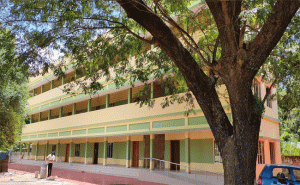 Read more about the article ഇനിമുതൽ വിദ്യാലയങ്ങളുടെ പേര് മലയാളത്തിലും ഇംഗ്ലീഷിലും ഒരേ വലിപ്പത്തില്‍ പതിക്കണം; നിർദ്ദേശവുമായി പൊതു വിദ്യാഭ്യാസ വകുപ്പ്