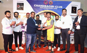 Read more about the article യു.എ.ഇയിലെ ഫുട്ബോൾ രംഗത്ത് മികച്ച പ്രകടനം; ചന്ദ്രഗിരി സോക്കർ സ്റ്റാർ അവാർഡ് അഫ്‌സൽ കീഴുറിന് സമ്മാനിച്ചു