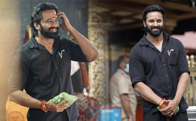 You are currently viewing ‘മാ​ളി​ക​പ്പു​റം’ സി​നി​മ​യി​ൽ അ​യ്യ​പ്പ​നാ​യുള്ള അ​ഭി​ന​യം പരിഗണിച്ചു; വി​ദ്യാ​ഗോ​പാ​ല മ​ന്ത്രാ​ർ​ച്ച​ന​ പ്ര​ഥ​മ പു​ര​സ്കാരം ഉണ്ണി മുകുന്ദന്