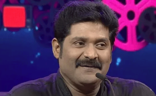 Read more about the article കൈ ഞെരമ്പുമുറിച്ച് ആത്മഹത്യാശ്രമം; തെളിവില്ല; നടൻ വിജയകുമാറിനെ കുറ്റവിമുക്തനാക്കി