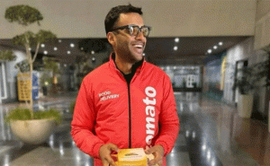 Read more about the article പുതുവർഷ തലേന്ന് ലഭിച്ചത് 20 ലക്ഷം ഓർഡറുകൾ; സൊമാറ്റോയിൽ സി.ഇ.ഒ തന്നെ ഡെലിവറിക്ക് ഇറങ്ങി