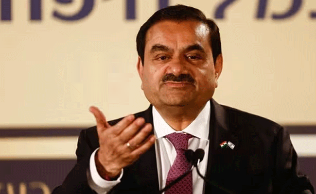 Read more about the article തകരാതിരിക്കാൻ ശ്രമം; ഓഹരികള്‍ ഈട് നല്‍കി വീണ്ടും വായ്പ എടുത്ത് അദാനി