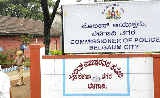 Read more about the article വിവാഹം കഴിക്കുമെന്ന് സ്റ്റാമ്പ് പേപ്പറില്‍ എഴുതി ഒപ്പിട്ടു നല്‍കി കോളേജ് വിദ്യാർത്ഥിനിയെ പീഡിപ്പിച്ചു; എസ്.ഐ ക്കെതിരെ പരാതി