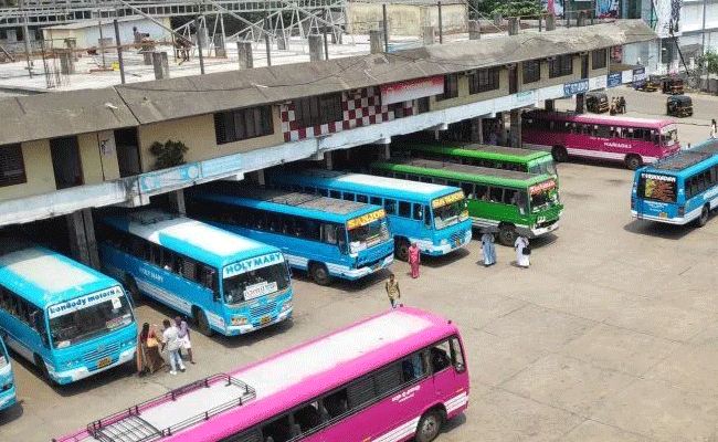 Read more about the article മാര്‍ച്ച്‌ ഒന്നുമുതല്‍ ദീര്‍ഘദൂര സ്വകാര്യ ബസുകളില്ല; സർക്കാർ തീരുമാനം തിരിച്ചടിയാകുന്നത് മധ്യകേരളത്തില്‍നിന്ന് മലബാറിലേക്ക് സര്‍വിസ് നടത്തുന്ന ബസുകൾക്ക്