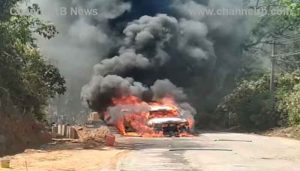 Read more about the article ഓടുന്ന കാറിന് വീണ്ടും തീപിടിച്ചു; യാത്രക്കാർ രക്ഷപ്പെട്ടു, ഒരാഴ്‌ചക്കിടെ മൂന്നാമത്തെ സംഭവം