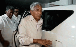 Read more about the article ചികിത്സയ്ക്കായി ഉമ്മൻ ചാണ്ടിയെ നാളെ ബംഗളൂരുവിലേക്ക് മാറ്റും; കൊണ്ടുപോവുന്നതിനുള്ള എല്ലാ സംവിധാനങ്ങളും കോൺഗ്രസ് പാർട്ടി ഒരുക്കുമെന്ന് കെ.സി വേണുഗോപാൽ