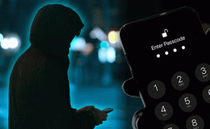 Read more about the article നിങ്ങളുടെ പണവും ഡാറ്റയും മോഷ്ടിക്കാൻ ഐഫോൺ പാസ്‌കോഡ് കള്ളന്മാരെ സഹായിക്കുന്നു; എങ്ങിനെ എന്നറിയാം