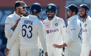 Read more about the article ഐ.സി.സിയുടെ മൂന്ന് ഫോർമാറ്റിലും നമ്പർ വൺ; അപൂർവ്വ നേട്ടം സ്വന്തമാക്കി ഇന്ത്യൻ ക്രിക്കറ്റ് ടീം; ചരിത്രത്തിൽ ആദ്യം