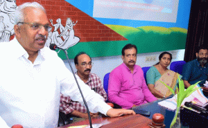 Read more about the article കാഞ്ഞങ്ങാട് ജില്ലാ ആശുപത്രി നഴ്സുമാര്‍ ഇനി മുതല്‍ ഖാദി ഓവര്‍ കോട്ടില്‍