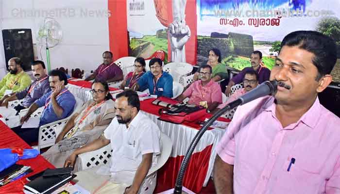 Read more about the article മതസൗഹാർദ്ദ നൂൽ കൂട്ടിച്ചേർക്കാൻ ഇടതുപക്ഷ എക്യത്തിന് കഴിയണം; മതത്തെ ഉപയോഗപ്പെടുത്തുന്ന വർഗ്ഗീയതയെ തിരിച്ചറിയണം: എം.സ്വരാജ്