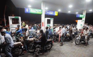 Read more about the article സാമ്പത്തിക രംഗം തകർച്ചയിൽ; പാകിസ്ഥാൻ നീങ്ങുന്നത് അതിരൂക്ഷമായ ഇന്ധന പ്രതിസന്ധിയിലേക്ക്; എണ്ണക്കമ്പനികളുടെ മുന്നറിയിപ്പ്