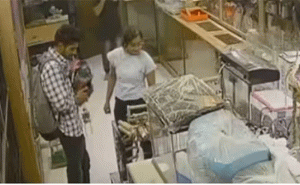 Read more about the article കൊച്ചിയിൽനിന്നും നായ്ക്കുട്ടിയെ മോഷ്ടിച്ച് കടത്തിയത് ഹെൽമെറ്റ് വഴി; എന്‍ജിനീയറിംഗ് വിദ്യാര്‍ത്ഥികള്‍ കർണ്ണാടകയിലെ കർക്കലയിൽ പിടിയില്‍