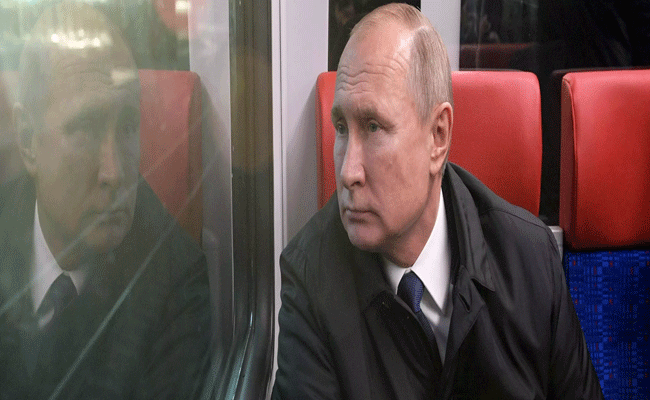 Read more about the article സുരക്ഷാഭയം; ഔദ്യോഗിക യാത്രകള്‍ക്കായി പുടിന്‍ ഉപയോഗിക്കുന്നത് പ്രത്യേകം നിര്‍മ്മിച്ച കവചിത ട്രെയിന്‍, വസതികള്‍ക്ക് സമീപം രഹസ്യ റെയില്‍വേ നെറ്റ്‌വർക്ക്