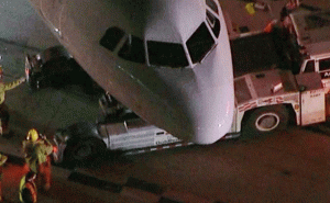 Read more about the article ബസ്സുമായി കൂട്ടിയിടിച്ച് വിമാനത്തിന് കേടുപാടുകൾ; അഞ്ചു പേർക്ക് പരിക്ക്