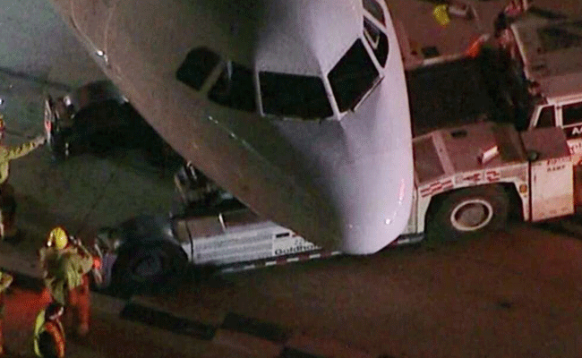 Read more about the article ബസ്സുമായി കൂട്ടിയിടിച്ച് വിമാനത്തിന് കേടുപാടുകൾ; അഞ്ചു പേർക്ക് പരിക്ക്