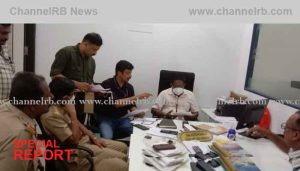 Read more about the article ഡ്രൈവിംഗ് സ്‌കൂൾ, ഇടനില പണികൾക്കും പൂട്ടുവീഴും; ആർ.ടി.ഒ ഓഫിസിൽ വിജിലൻസ് റെയ്‌ഡ്‌, ഇൻസ്‌പെക്ടറുടെയും ഏജണ്ടുമാരുടെയും കയ്യിൽ നിന്നും കൈക്കൂലി പണം പിടികൂടി