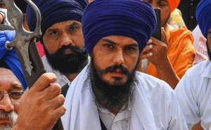 Read more about the article ഖലിസ്താൻ നേതാവ് അമൃത്പാൽ സിങ് അറസ്റ്റിൽ; പഞ്ചാബിൽ ഇന്റർനെറ്റ് സേവനം റദ്ദാക്കി; ജലന്ധറിൽ വൻ പോലീസ് സന്നാഹം