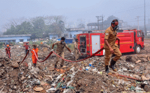 Read more about the article 500 കോടി പിഴ ഈടാക്കുമെന്ന് മുന്നറിയിപ്പ്; ബ്രഹ്മപുരം തീപിടുത്തത്തിൽ സർക്കാരിനെതിരെ ദേശീയ ഹരിത ട്രൈബ്യൂണൽ