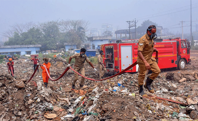 Read more about the article 500 കോടി പിഴ ഈടാക്കുമെന്ന് മുന്നറിയിപ്പ്; ബ്രഹ്മപുരം തീപിടുത്തത്തിൽ സർക്കാരിനെതിരെ ദേശീയ ഹരിത ട്രൈബ്യൂണൽ