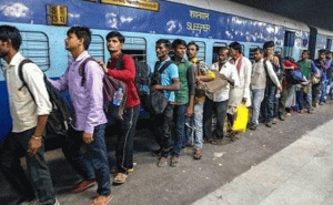 Read more about the article ഹിന്ദി സംസാരിക്കുന്ന ബിഹാറികളെ തൂക്കിക്കൊല്ലുന്നെന്ന് ബി.ജെ.പി പ്രചരണം; തമിഴ്‌നാട്ടിൽ നിന്ന് ബിഹാറികളുടെ കൂട്ട പലായനം; പത്രത്തിനെതിരെ കേസെടുത്തു