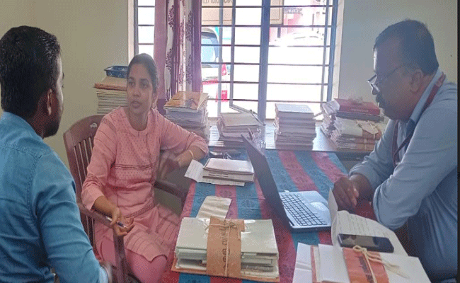 Read more about the article ജില്ലാ കളക്ടർ ഭണ്ഡാരി സ്വാഗത് വില്ലേജ് തല സന്ദർശനം തുടരുന്നു; കോടോം, ബേളൂർ, തായന്നൂർ വില്ലേജുകളിൽ സന്ദർശനം നടത്തി