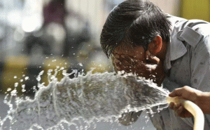 Read more about the article പലയിടങ്ങളിലും താപനില 40 ഡിഗ്രി സെല്‍ഷ്യസിനും മുകളിലേക്ക് ; വേനല്‍മഴ എത്തിയില്ലെങ്കില്‍ കേരളം ചുട്ടുപൊള്ളുമെന്ന് മുന്നറിയിപ്പ്