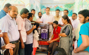 Read more about the article പുല്ലൂർ പെരിയ മോഡൽ ബഡ്സ് സ്കൂളിന് വാട്ടർ പ്യൂരിഫയർ കൈമാറി ബഹ്റൈൻ കെ.എം.സി.സി