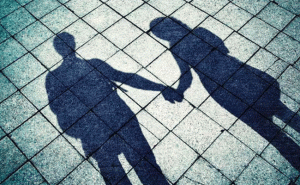 Read more about the article 35 വര്‍ഷത്തിന് ശേഷം പൂര്‍വ്വ വിദ്യാര്‍ഥി സംഗമത്തില്‍ കണ്ടുമുട്ടി; വീട്ടമ്മ ഭര്‍ത്താവിനെയും മക്കളെയും ഉപേക്ഷിച്ച് കാമുകനൊപ്പം ഒളിച്ചോടി