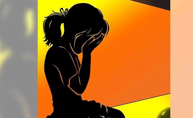 You are currently viewing പ്രായപൂര്‍ത്തിയാകാത്ത 15കാരി പെണ്‍കുഞ്ഞിന് ജന്മം നല്‍കി; ഗർഭിണിയെന്ന വിവരം പെണ്‍കുട്ടിയുടെ വീട്ടുകാര്‍ അറിയുന്നത് പ്രസവിച്ച ശേഷം മാത്രം