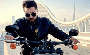 Read more about the article ഹനീഫ് അദേനിയുടെ സംവിധാനത്തില്‍ മാസ് പരിവേഷത്തിലെത്താനൊരുങ്ങി നിവിന്‍ പോളി