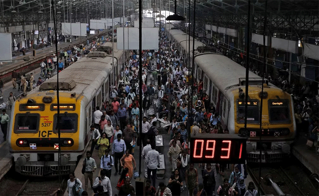 Read more about the article റെയില്‍വേ സ്റ്റേഷനിലെ ടി.വി. സ്‌ക്രീനില്‍ പരസ്യത്തിനു പകരമായി പ്രത്യക്ഷപ്പെട്ടത് അശ്ലീല ദൃശ്യങ്ങൾ; പോലീസ് കേസെടുത്തു