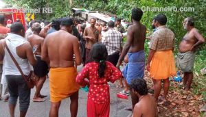 Read more about the article ശബരിമല തീര്‍ഥാടകരുടെ ബസ് കൊക്കയിലേക്ക് മറിഞ്ഞു; നിരവധി യാത്രക്കാർക്ക് ഗുരുതരമായി പരിക്കേറ്റു, ബസിൽ ഉണ്ടായിരുന്നത് 64 പേർ