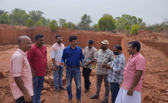 Read more about the article അനധികൃത ചെങ്കൽ ക്വാറികളിൽ വിജിലൻസ് മിന്നൽ പരിശോധന; ടിപ്പർ ലോറി പിടിച്ചെടുത്തു