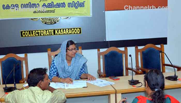 Read more about the article സ്ത്രീ സംരക്ഷണത്തിന് കൂടുതല്‍ ബോധവത്കരണം വേണം; വനിതാ കമ്മിഷന്‍ സിറ്റിംഗിൽ പരിഗണിച്ച 21 പരാതികളില്‍ നാലെണ്ണം തീര്‍പ്പാക്കി