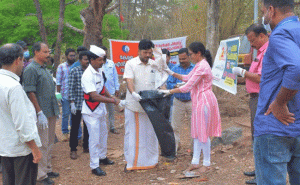 Read more about the article പൊതുയിടങ്ങളും ഓഫീസുകളും പരിസരങ്ങളും ശുചീകരിച്ച് ക്ലീന്‍ കാസര്‍കോട് ദിനം ആചരിച്ചു
